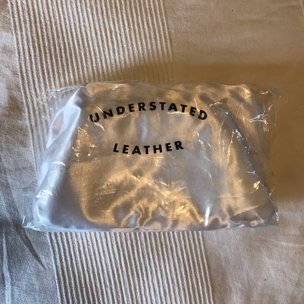 NEW Understated Vegan Leather Clasp Clutch - Picture 5 of 7